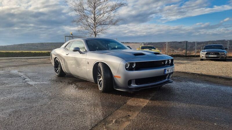 Grau Gebraucht 2017 Dodge Challenger Coupé | 38.000 € (Fairer Preis) - Bild 1/4