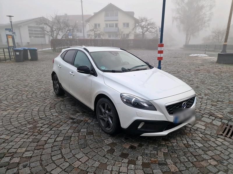 Gebraucht Volvo V40 150 PS (110 kW) 2015 Weiß Limousine