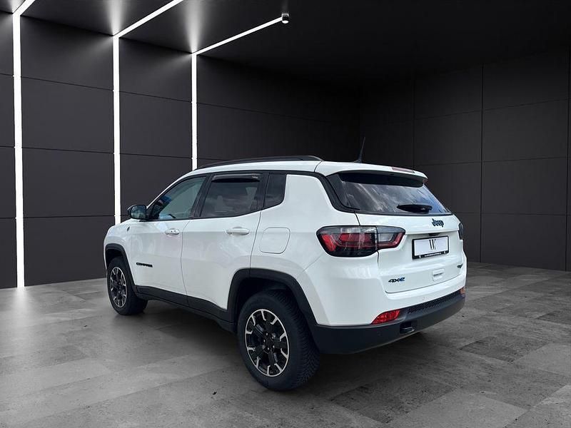 Gebraucht Jeep Compass Trailhawk 241 PS (177 kW) 2022 Weiß SUV