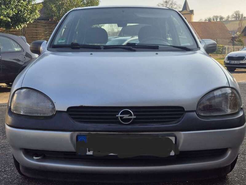 Grau Gebraucht 1998 Opel Corsa Swing Limousine | 1.200 € (Etwas zu teuer) - Bild 1/4