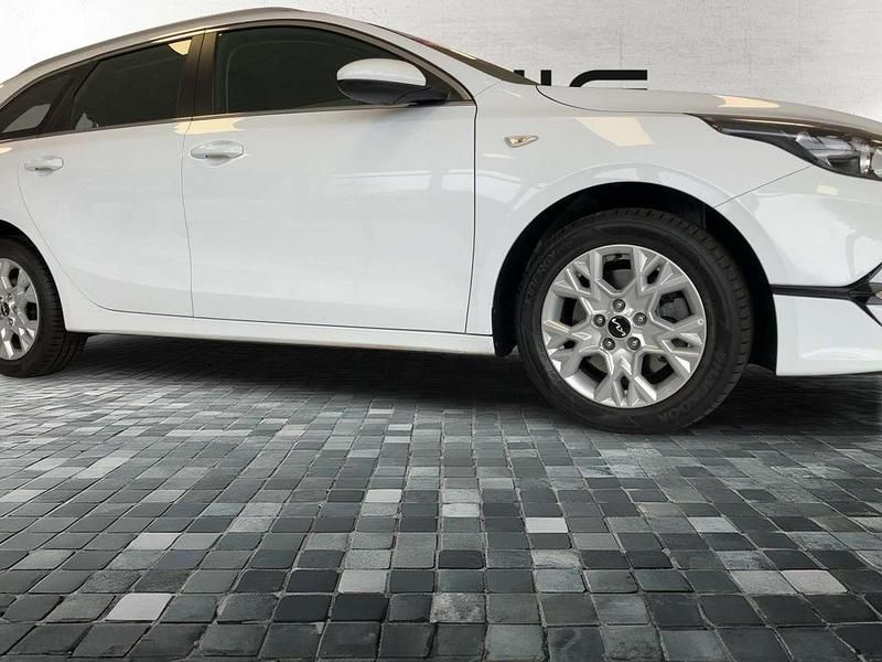 Gebraucht Kia Ceed Vision 101 PS (74 kW) 2024 Weiß Kleinwagen