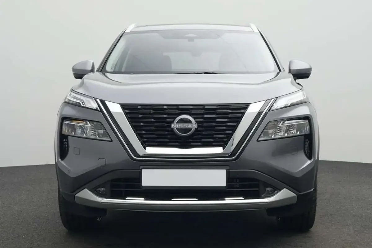 Neu Nissan X-Trail Tekna+ 163 PS (119 kW) 2025 Dark grey (m)/ geste SUV