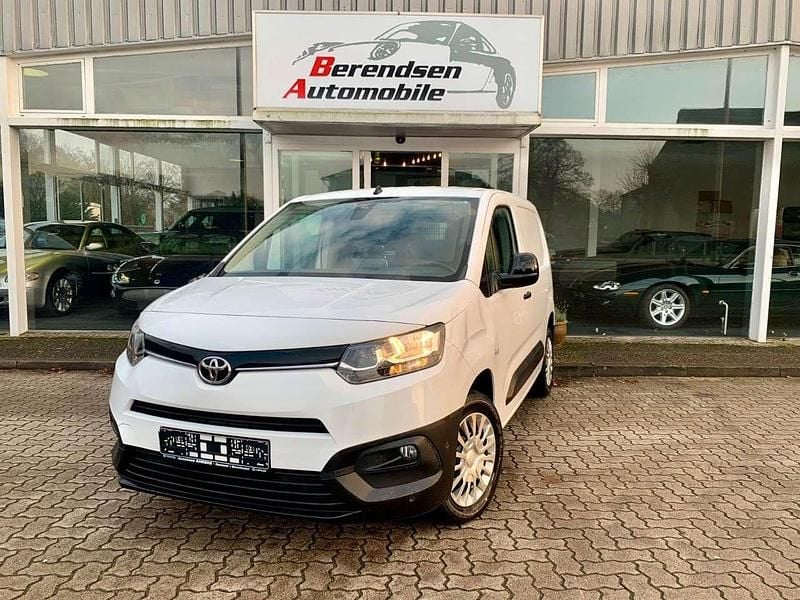 Schaumweiß Gebraucht 2022 Toyota Proace Van / Kleinbus | 14.900 € (Superpreis) - Bild 1/4