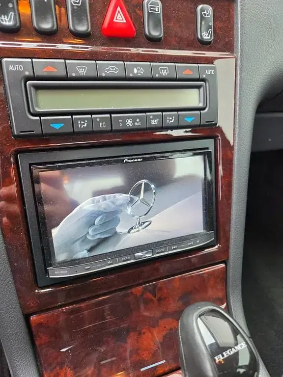 Gebraucht Mercedes E320 Elegance 224 PS (164 kW) 2001 Silber Limousine