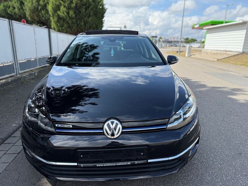 Schwarz Gebraucht 2019 VW Golf VII IQ Drive Limousine | 17.900 € (Fairer Preis) - Bild 1/4