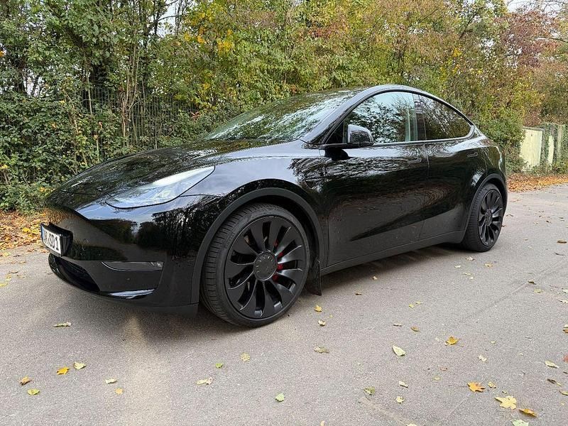 Schwarz Gebraucht 2024 Tesla Model Y Performance SUV | 43.900 € (Fairer Preis) - Bild 1/4