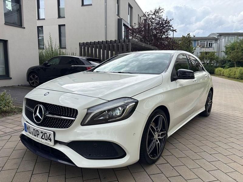 Weiß Gebraucht 2016 Mercedes A180 AMG line Limousine | 13.999 € (Fairer Preis) - Bild 1/4