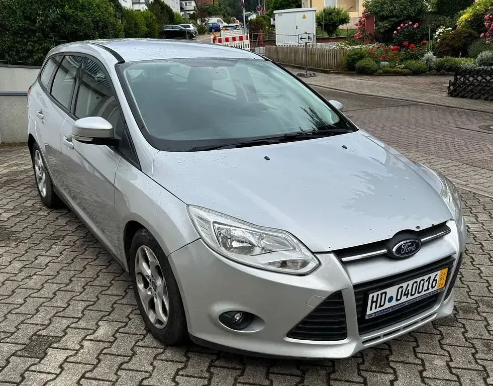 Gebraucht Ford Focus Trend 140 PS (102 kW) 2011 Silber Limousine