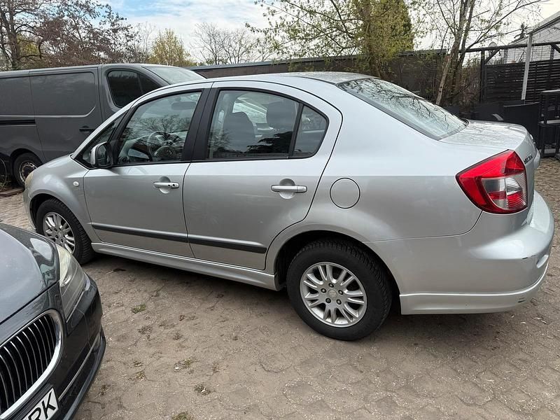 Usado Suzuki SX4 107 HP (78 kW) 2009 Prateado Sedan