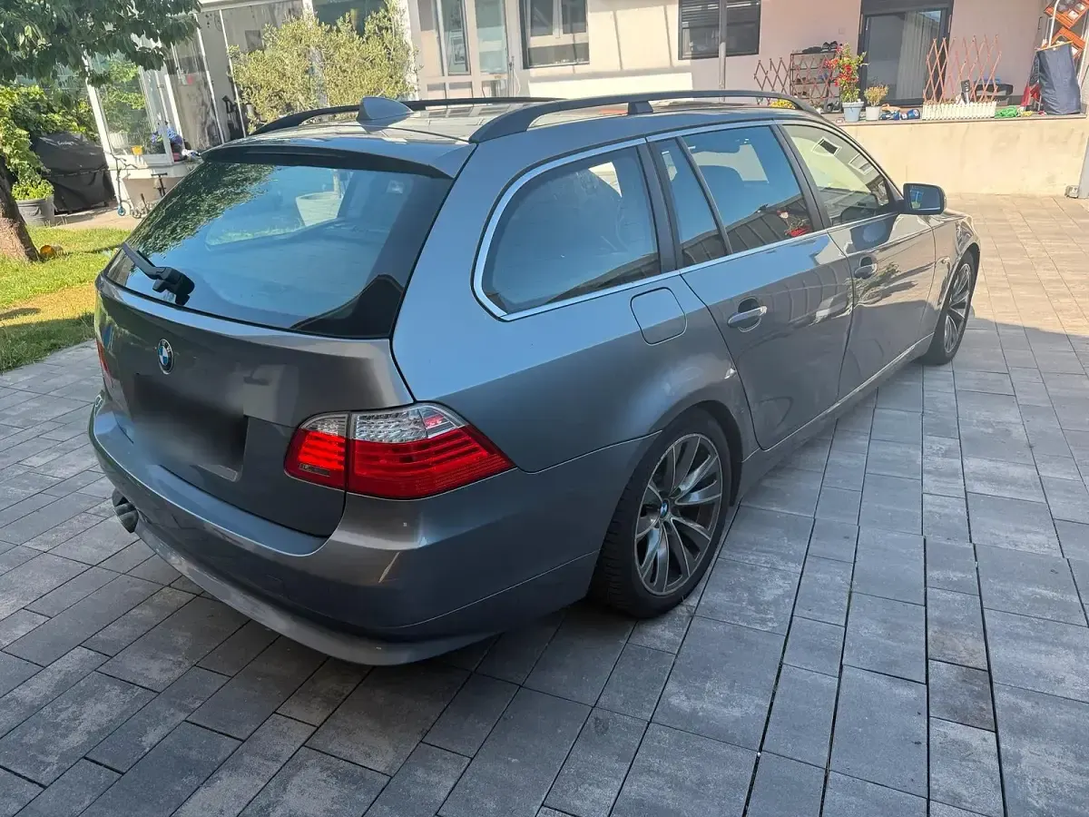 Gebraucht BMW 530 235 PS (172 kW) 2007 Grau Kombi