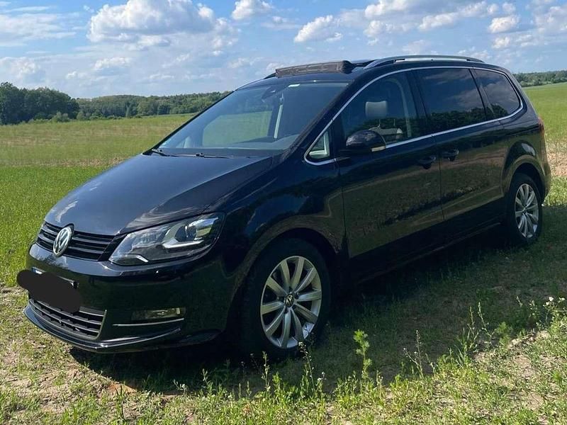 Schwarz Gebraucht 2016 VW Sharan Highline Van / Kleinbus | 22.599 € (Etwas zu teuer) - Bild 1/4