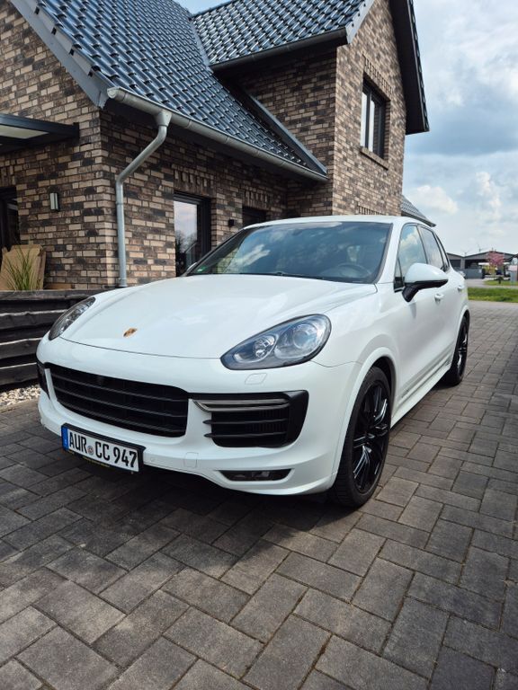 Weiß Gebraucht 2016 Porsche Cayenne GTS Chrono SUV | 49.950 € (Teuer) - Bild 1/4