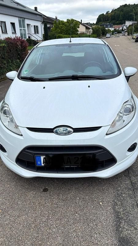 Weiß Gebraucht 2009 Ford Fiesta Kleinwagen | 2.600 € (Fairer Preis) - Bild 1/4