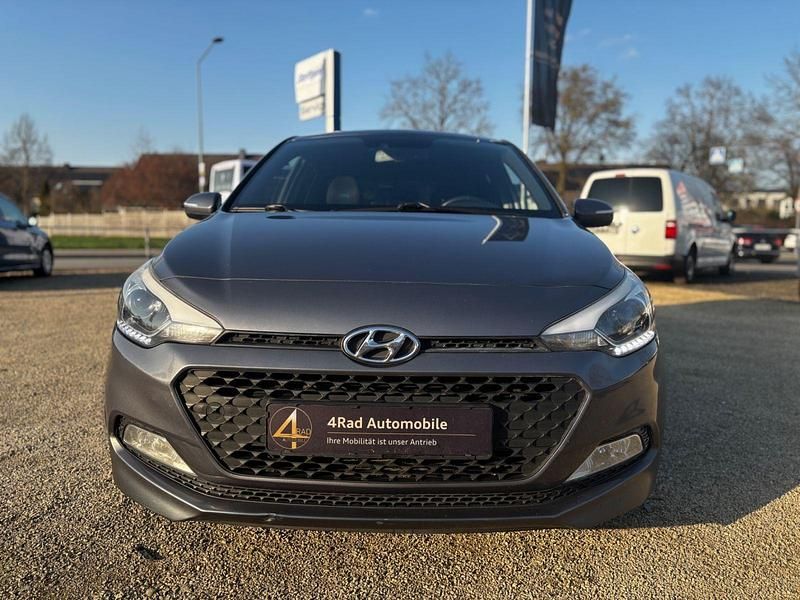 Gebraucht Hyundai i20 Trend 84 PS (61 kW) 2016 Grau Kleinwagen