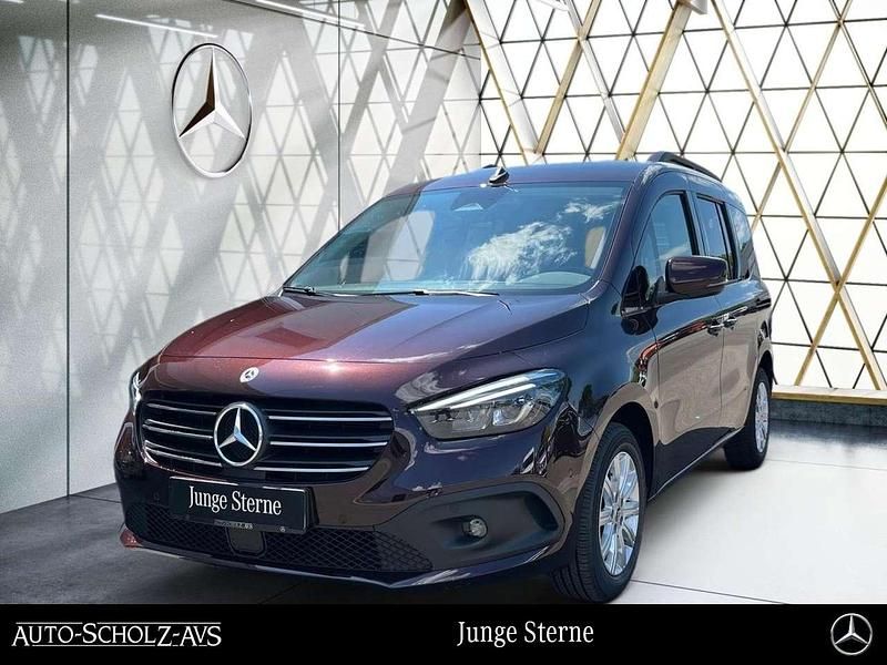 Rubellitrot metallic Gebraucht 2023 Mercedes T180 Progressive Van / Kleinbus | 26.788 € (Fairer Preis) - Bild 1/4
