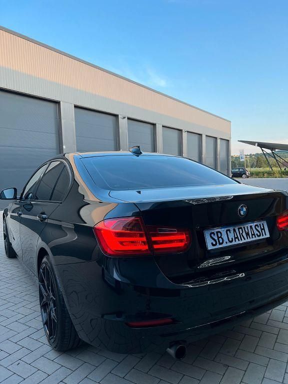 Gebraucht BMW 320 184 PS (135 kW) 2012 Schwarz Limousine