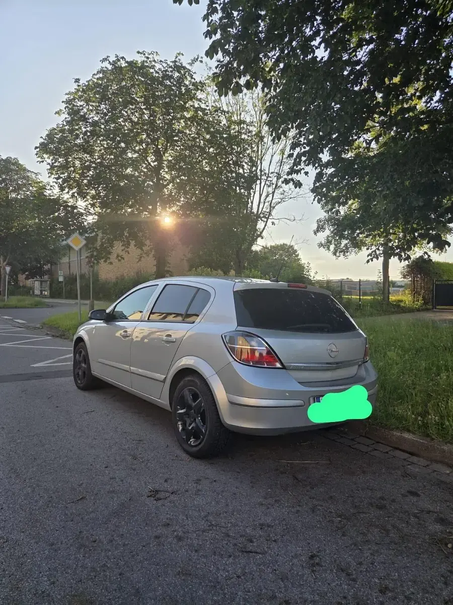 Gebraucht Opel Astra 116 PS (85 kW) 2008 Silber Kleinwagen