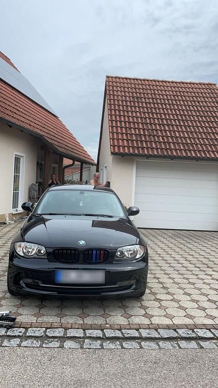 Gebraucht BMW 118 143 PS (105 kW) 2011 Schwarz Kleinwagen