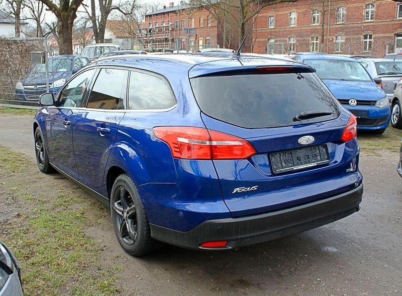 Gebraucht Ford Focus Titanium 125 PS (91 kW) 2016 Blau Limousine
