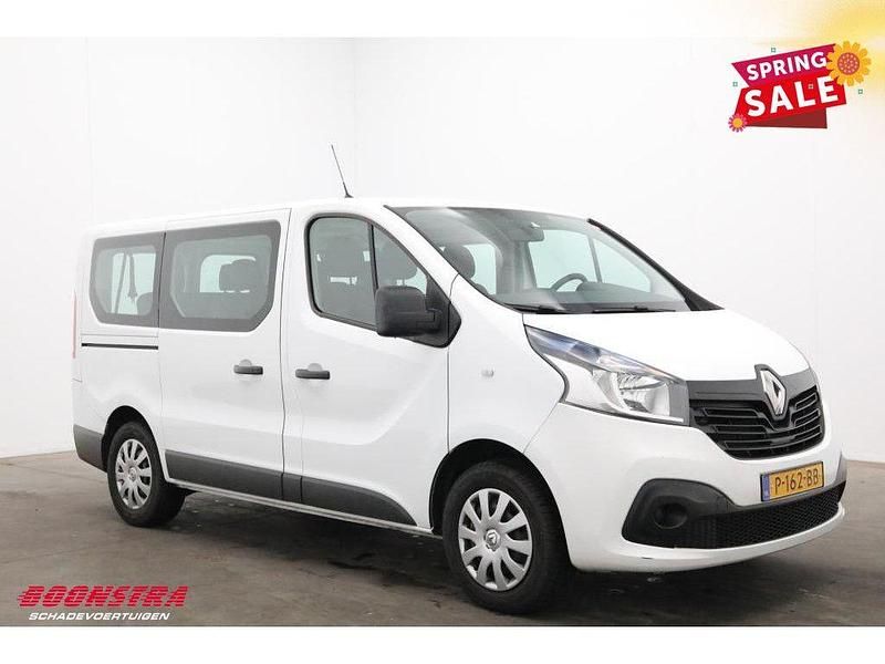 Second-hand Renault Trafic Expression 97 CP (71 kW) 2017 Alb Monovolum