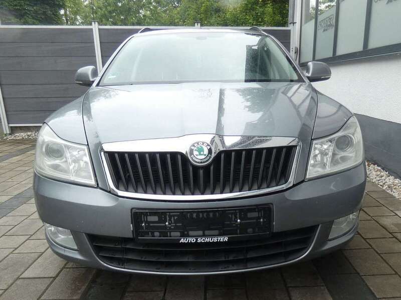 Platingrau metallic Gebraucht 2013 Skoda Octavia Best of Kombi | 4.400 € (Guter Preis) - Bild 1/4