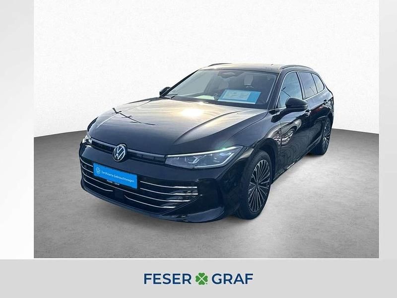 Grenadillschwarz metallic Gebraucht 2024 VW Passat Elegance Kombi | 37.760 € (Fairer Preis) - Bild 1/4