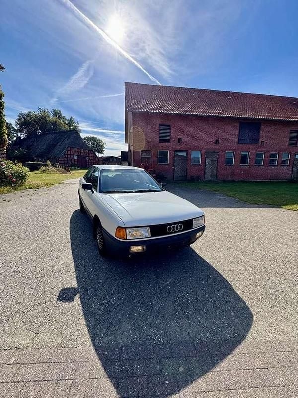 Weiß Gebraucht 1989 Audi 80 Limousine | 3.900 € - Bild 1/4