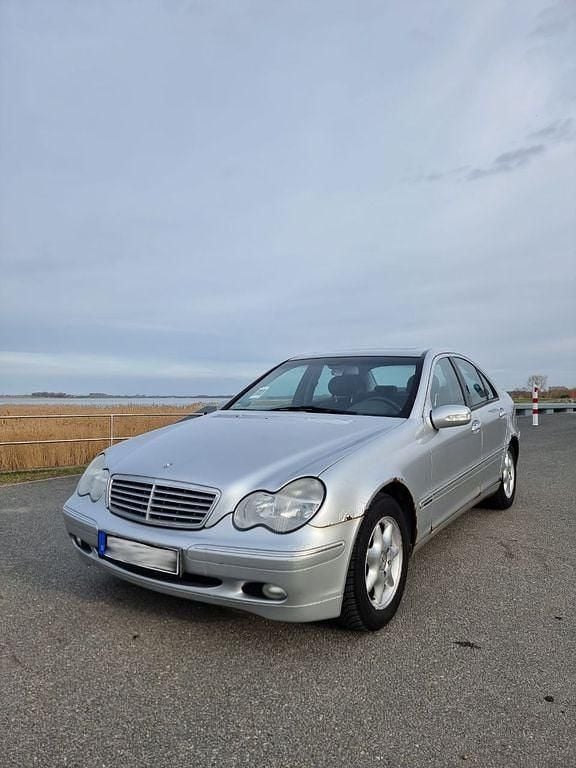 Gebraucht Mercedes C180 Elegance 143 PS (105 kW) 2002 Silber Limousine