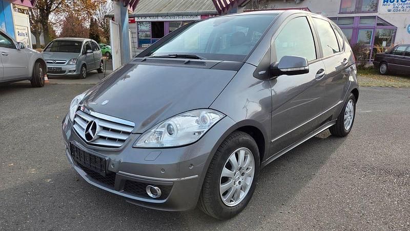 Grau Gebraucht 2010 Mercedes A160 Limousine | 5.999 € (Fairer Preis) - Bild 1/4