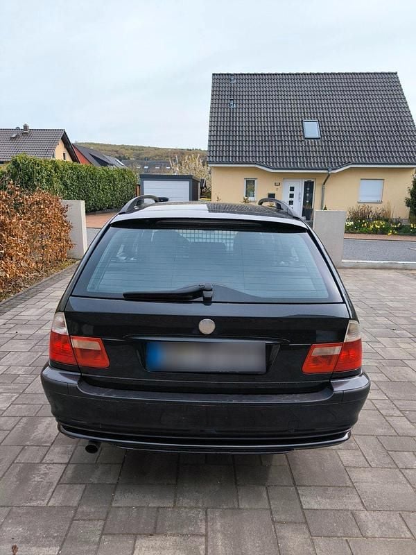 Gebraucht BMW 316 116 PS (85 kW) 2002 Schwarz Kombi