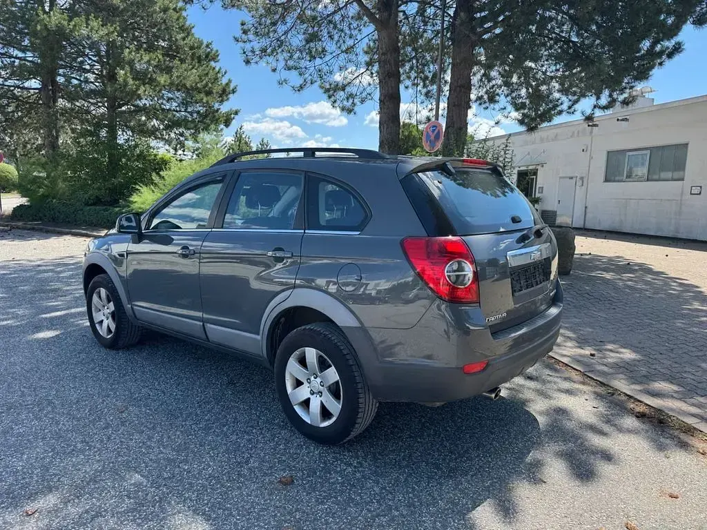 Gebraucht Chevrolet Captiva LS 167 PS (122 kW) 2012 Grau SUV