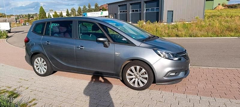 Grau Gebraucht 2019 Opel Zafira Van / Kleinbus | 15.500 € (Fairer Preis) - Bild 1/4