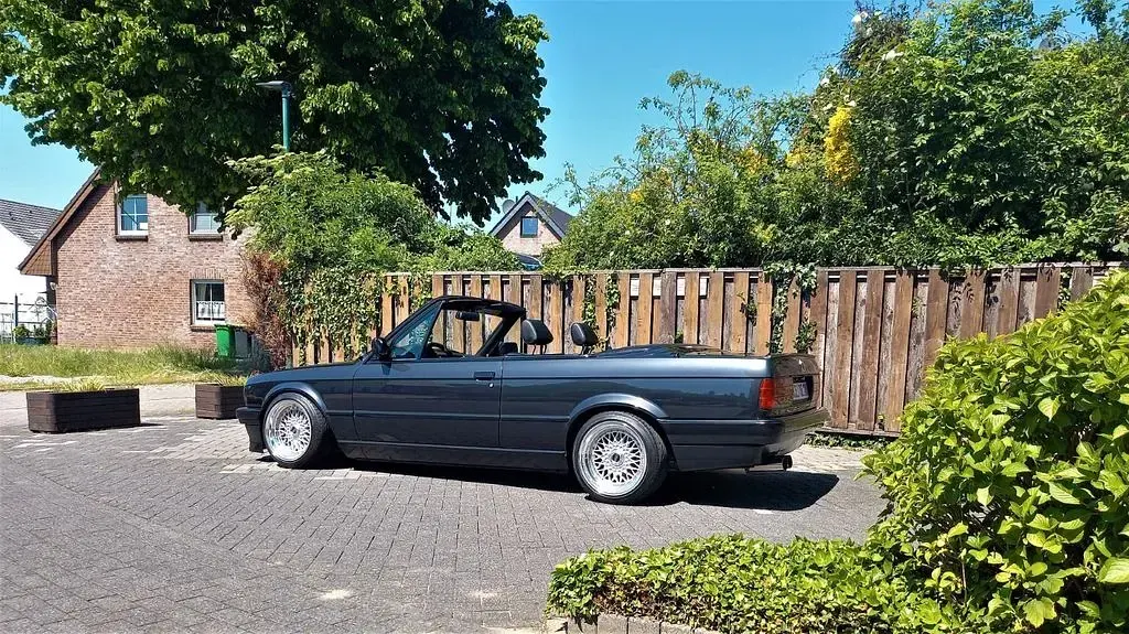 Gebraucht BMW 320 Cabriolet Performance 129 PS (94 kW) 1992 Schwarz Cabrio