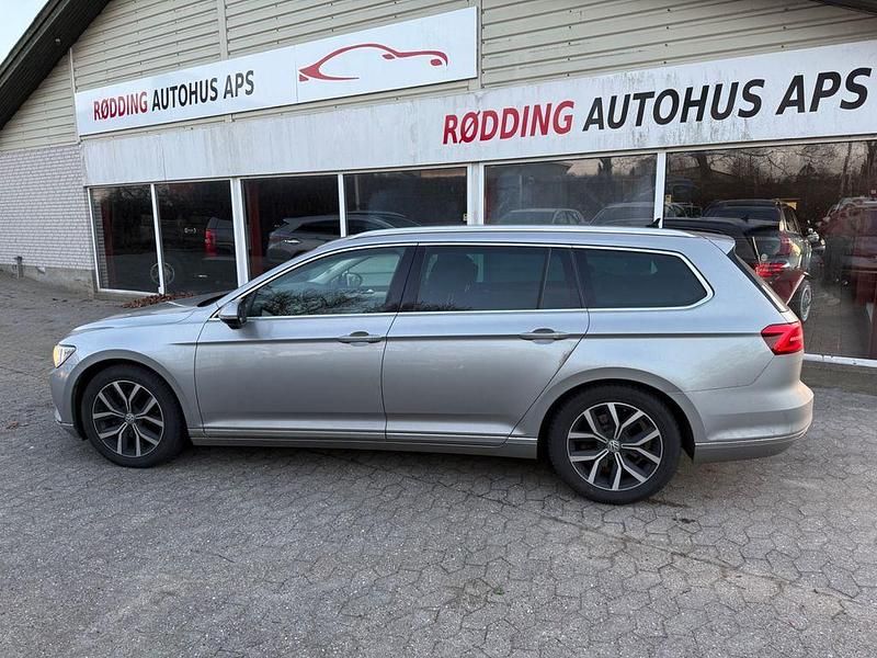 Second-hand VW Passat Highline 150 CP (110 kW) 2016 Argintiu Break