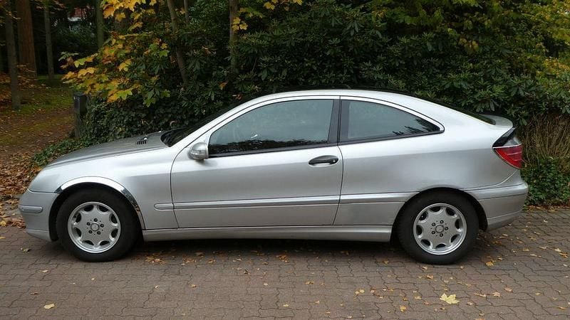 Gebraucht Mercedes C200 163 PS (119 kW) 2002 Silber Coupé