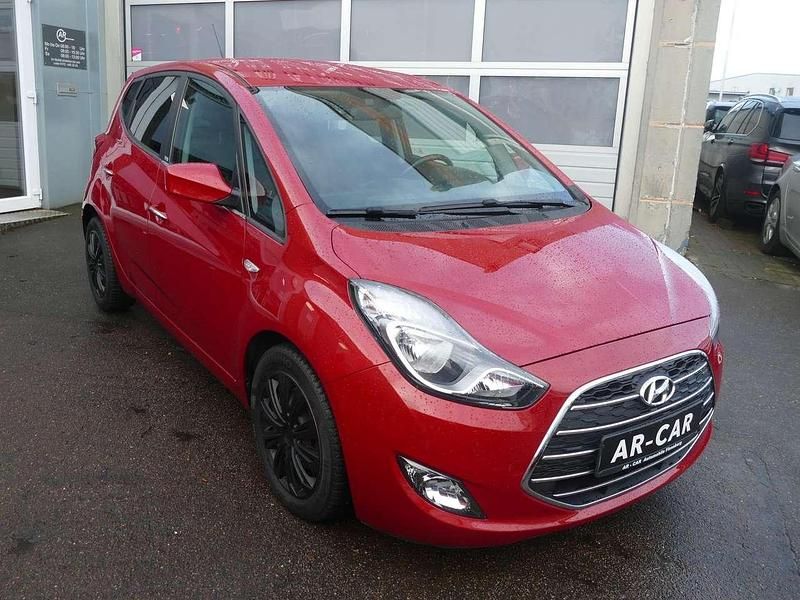 Gebraucht Hyundai ix20 Passion 90 PS (66 kW) 2016 Rot Kleinwagen