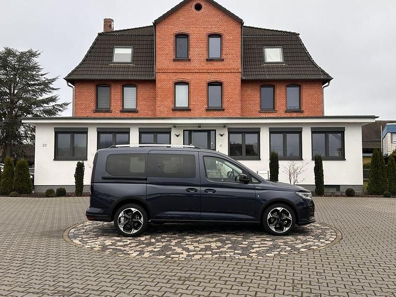 Blau Gebraucht 2025 Ford Tourneo Active Van / Kleinbus | 34.950 € (Fairer Preis) - Bild 1/4