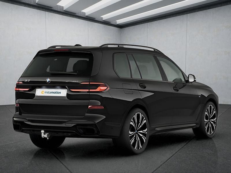 Neu BMW X7 352 PS (258 kW) 2025 Schwarz SUV