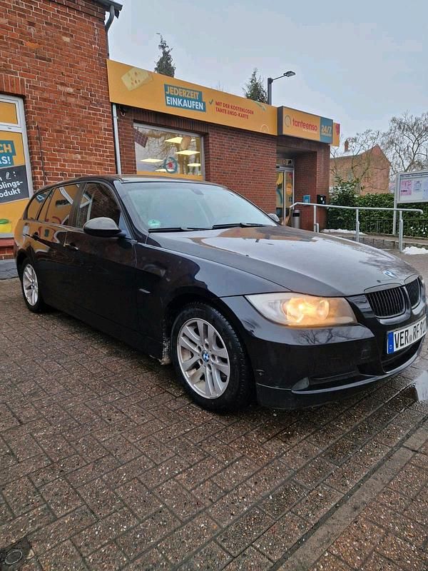 Gebraucht BMW 318 143 PS (105 kW) 2008 Schwarz Kombi