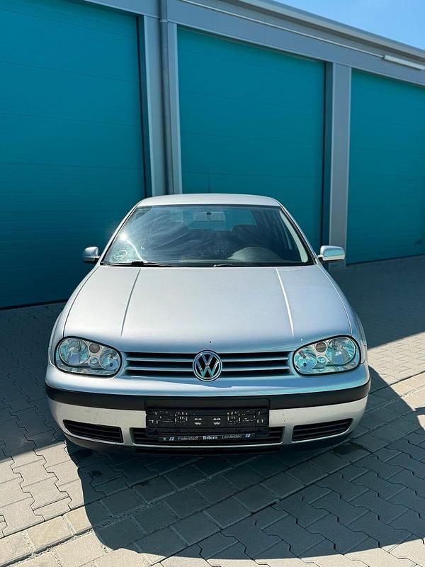 Silber Gebraucht 2004 VW Golf IV Kleinwagen | 900 € (Guter Preis) - Bild 1/4
