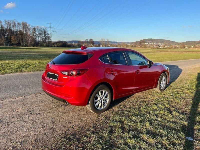 Gebraucht Mazda 3 Exclusive-Line 120 PS (88 kW) 2017 Rot Limousine
