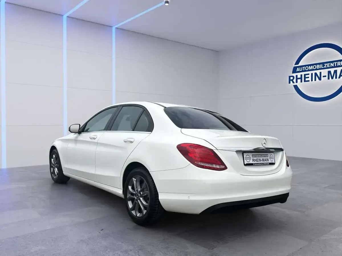 Gebraucht Mercedes C180 116 PS (85 kW) 2017 Weiß Limousine