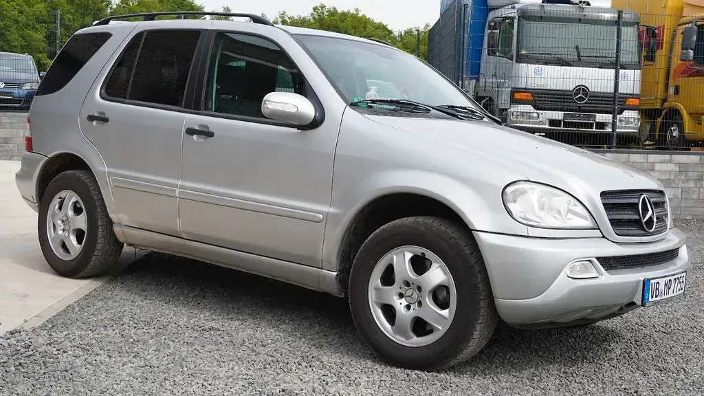 Usata Mercedes ML270 163 CV (119 kW) 2004 Argento SUV