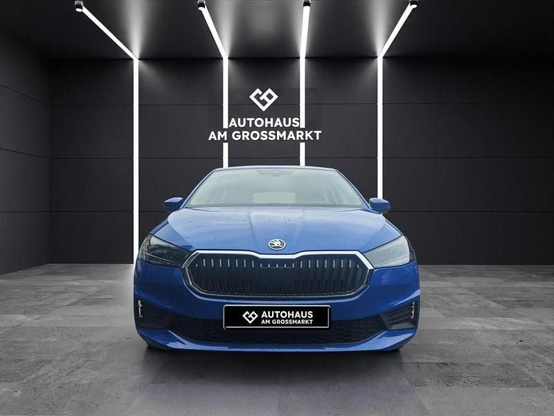 Blau Gebraucht 2022 Skoda Fabia Active Limousine | 12.990 € - Bild 1/4