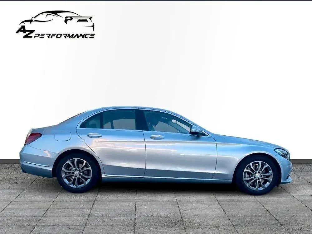 Używany Mercedes C300e 204 KM (150 kW) 2015 Srebrny Sedan/Limuzyna