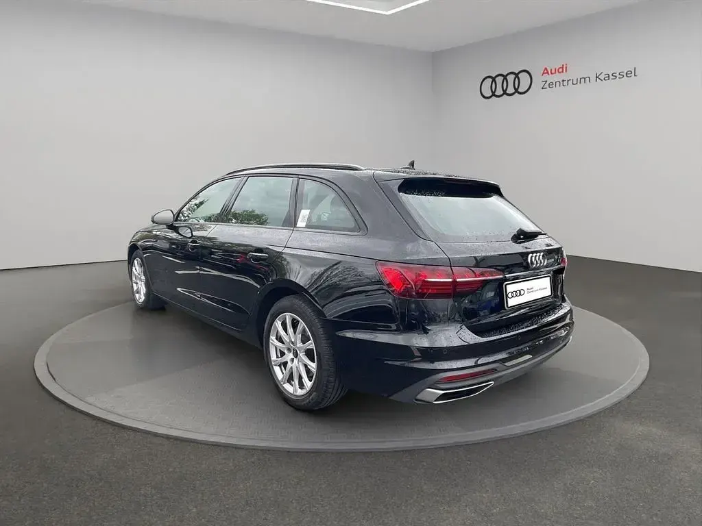 Używany Audi A4 Ambiente 204 KM (150 kW) 2023 Czarny Kombi