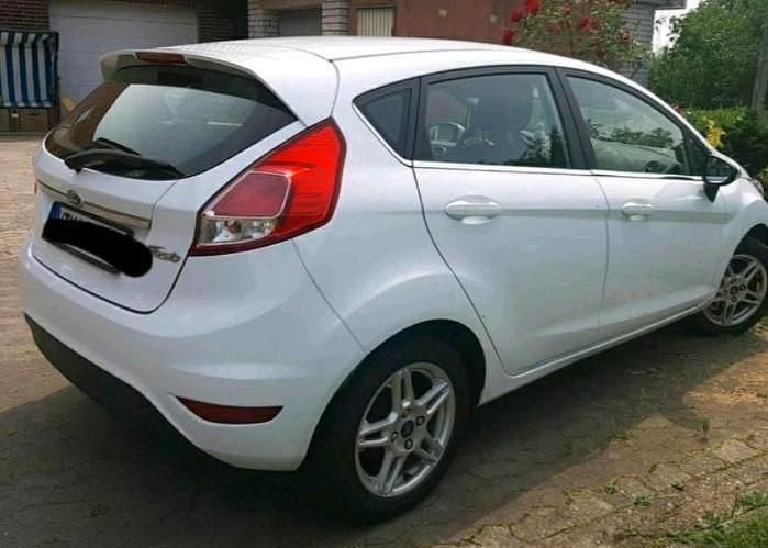 Gebraucht Ford Fiesta 80 PS (58 kW) 2014 Weiß Kleinwagen