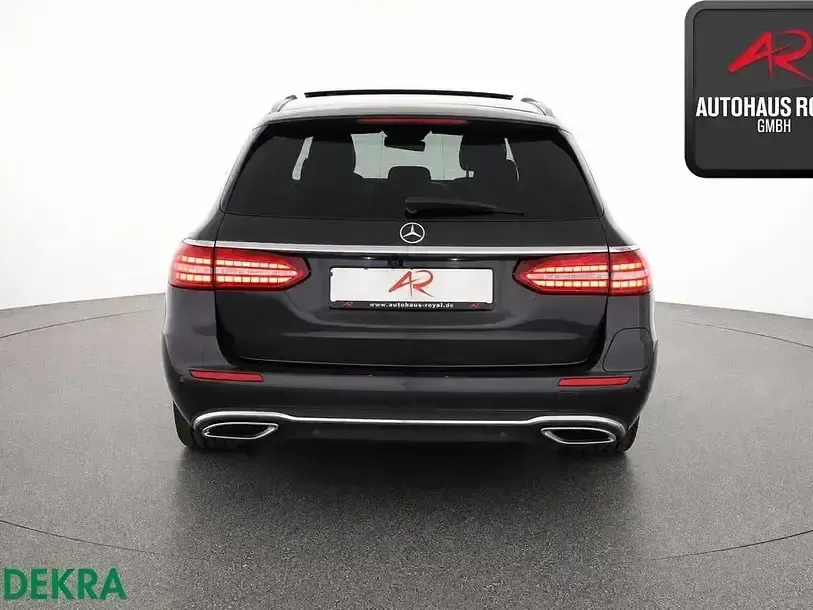 Gebraucht Mercedes E300 Avantgarde 320 PS (235 kW) 2021 Grau Limousine