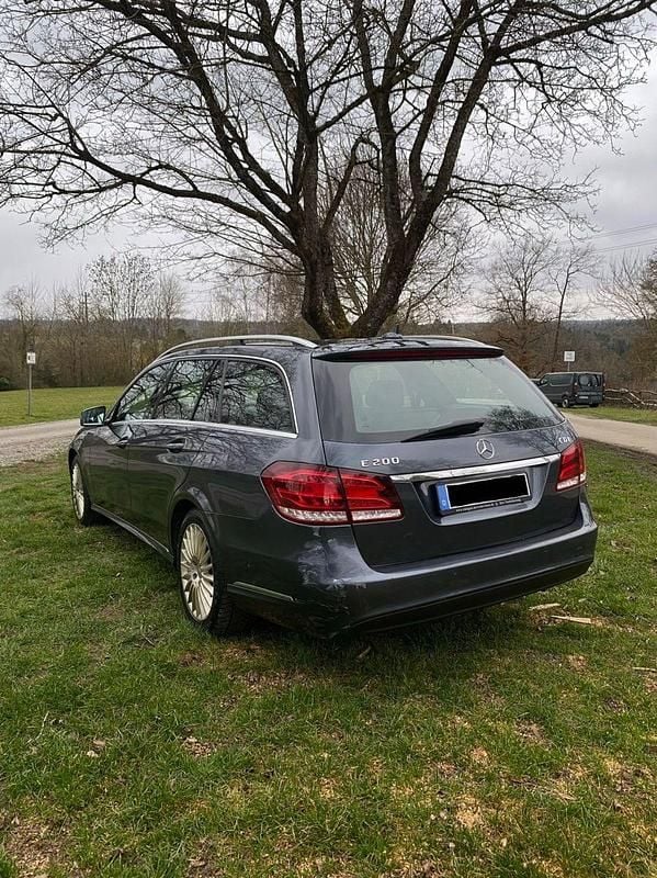Gebraucht Mercedes E200 Elegance 136 PS (100 kW) 2013 Grau Kombi