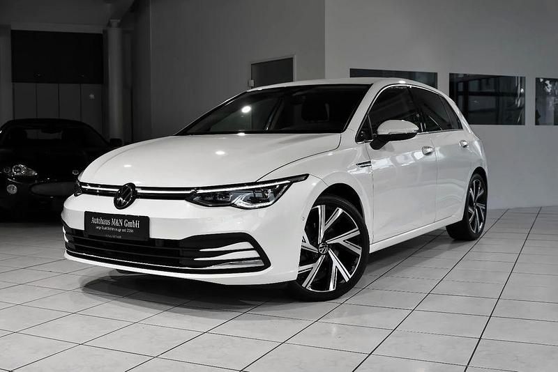 Weiß Gebraucht 2022 VW Golf VIII Style Limousine | 23.990 € (Fairer Preis) - Bild 1/4